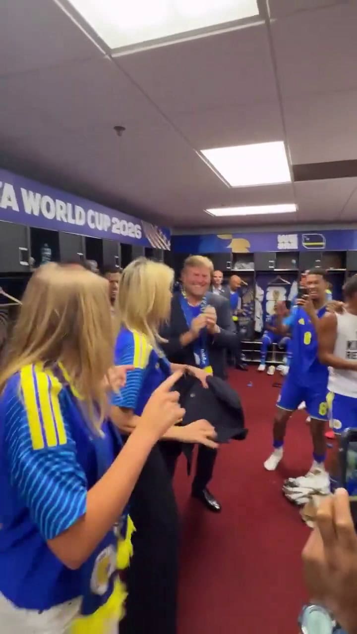 El festejo de Máxima con los jugadores de Curazao