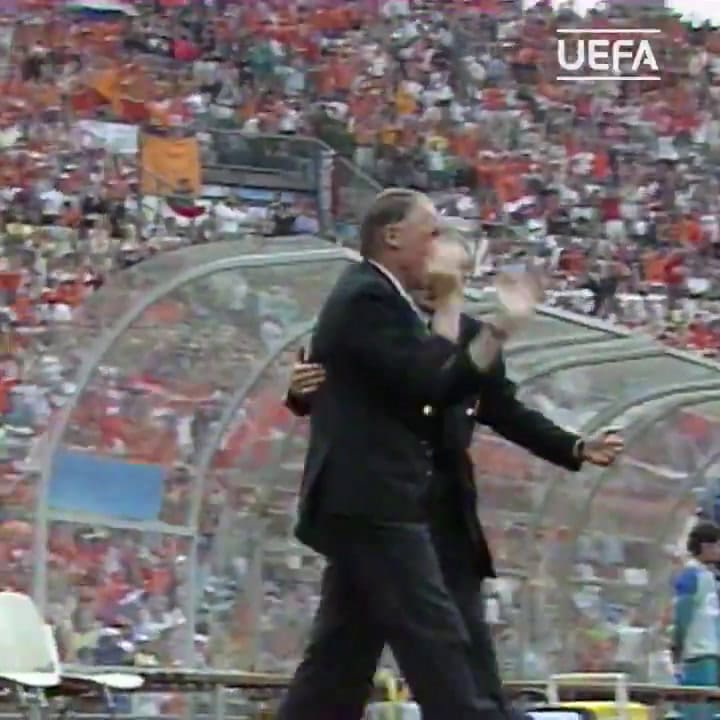 El legendario gol de Van Basten