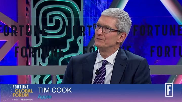 Tim Cook explicó en 2017 por qué fabrica el iPhone en China y no en EE.UU.
