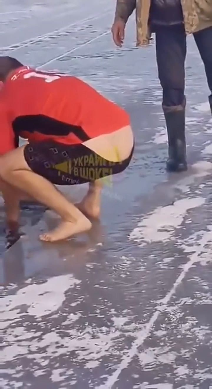 Se tiró al agua helada y murió