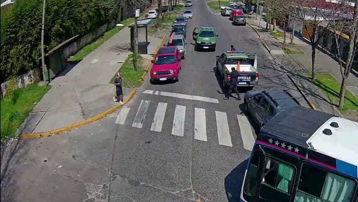 Tras un alerta de un vecino detuvieron a dos vendedores droga