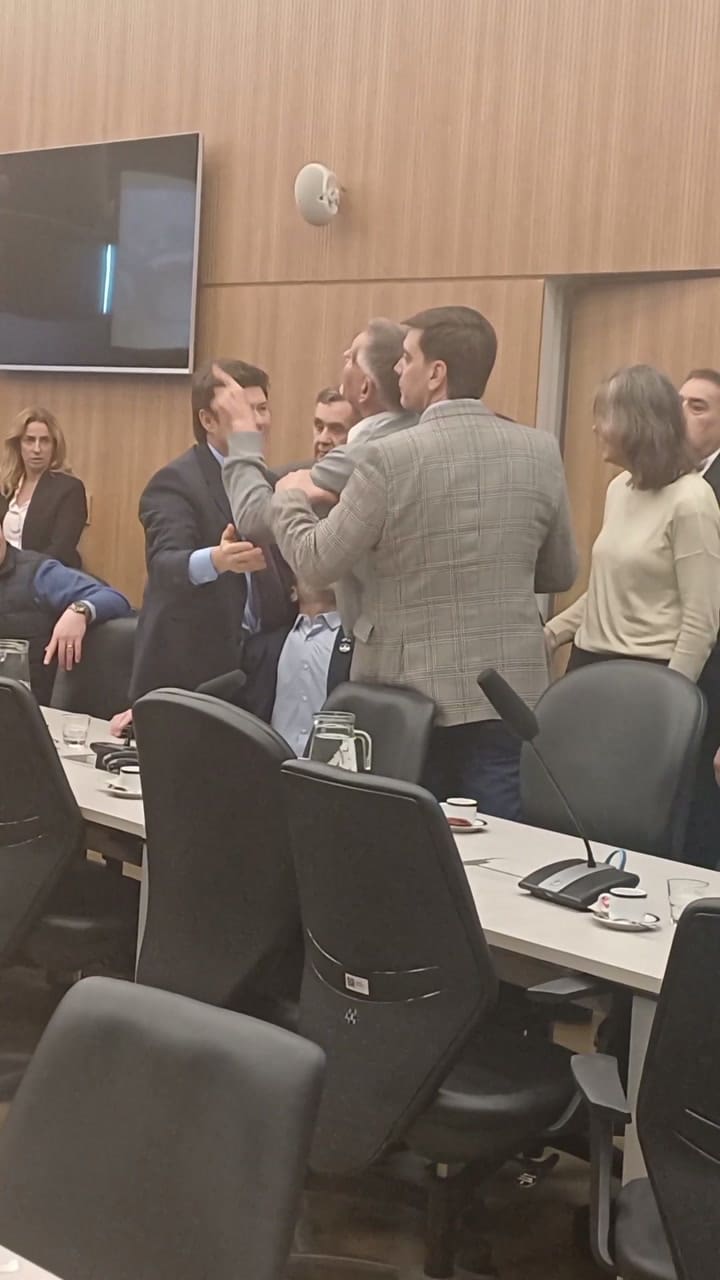Así fue el enfrentamiento entre Castagneto y Leone