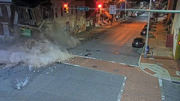 Una persecusión policial en EE.UU. terminó con un violento choque y el derribo de un edificio