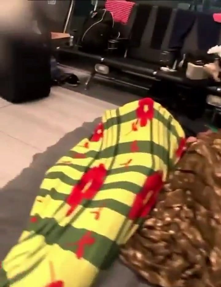 Cientos de familias dormían todas las noches en el Aeropuerto de Boston y fueron desalojadas