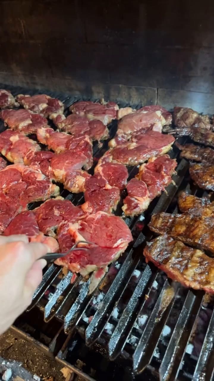 Dibu Martínez mostró el asado que comió con sus compañeros de la selección argentina