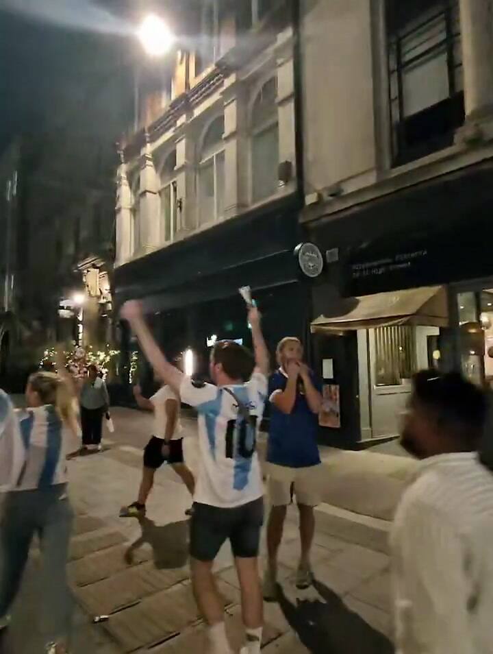Los festejos argentinos en Gales