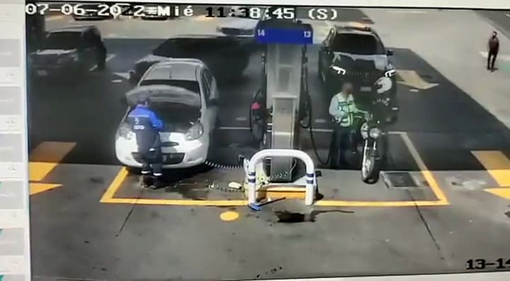 Atropellaron a un ladrón que asaltó a un conductor mientras cargaba nafta en una estación de servici