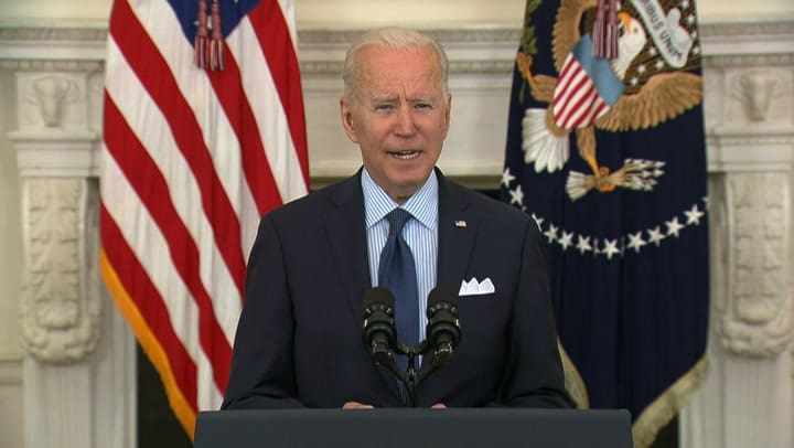 Biden busca ampliar la campaña de vacunación y desatada polémica por el acaparamiento de suministros