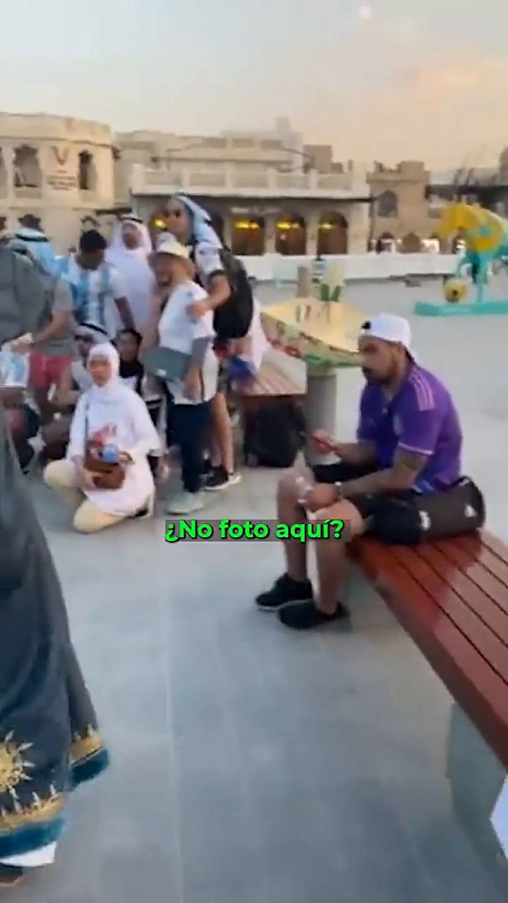 Un mexicano se vistió de qatarí y les hizo una broma pesada a otros extranjeros