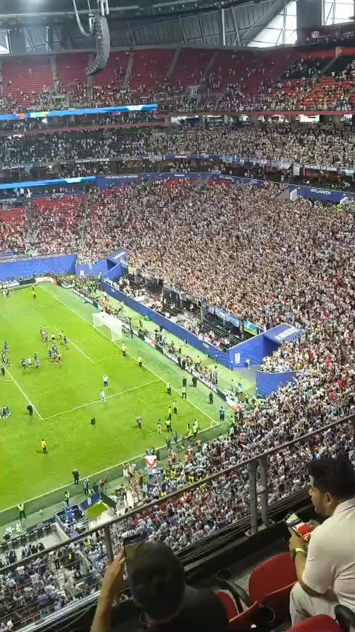 "El domingo tenemos que ganar", cantan en el estadio