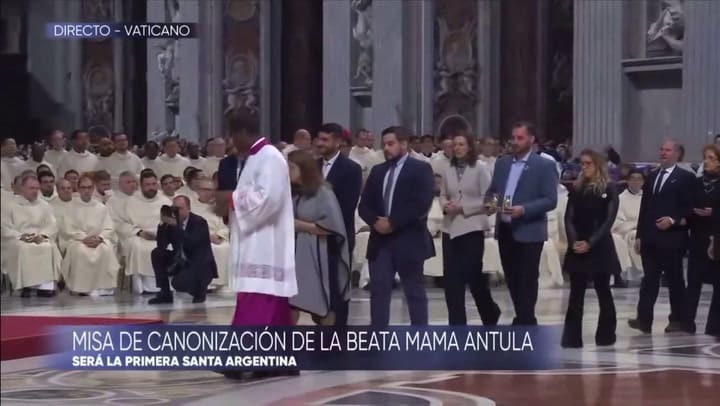 El insólito error del locutor oficial del Vaticano