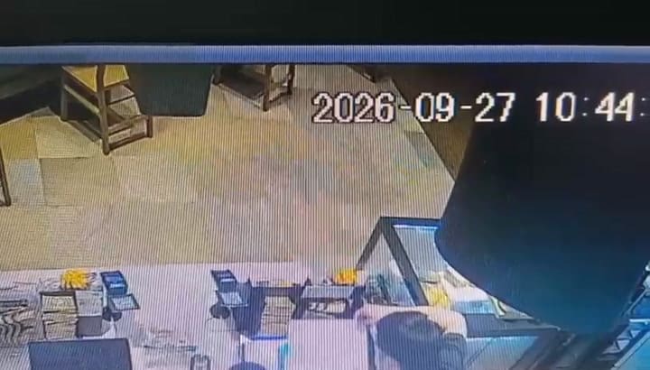 Así compraba café con una tarjeta robada de la casa del prestigioso abogado en Martínez