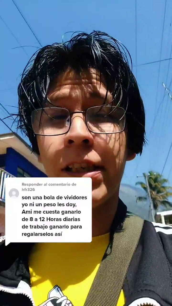 Alex Rivera explica qué es lo que hace en los semáforos y por qué