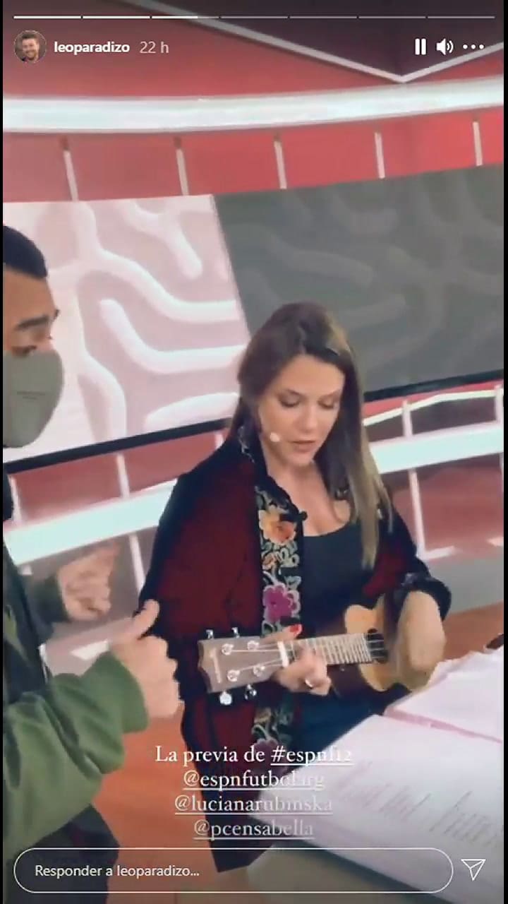 Luciana Rubinska sorprendió cantando y tocando el ukelele en el estudio de ESPN - Fuente: IG Stories