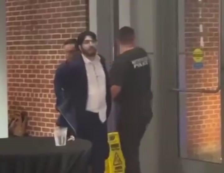 El momento en el que detienen al sospechosos del asesinato en Washington