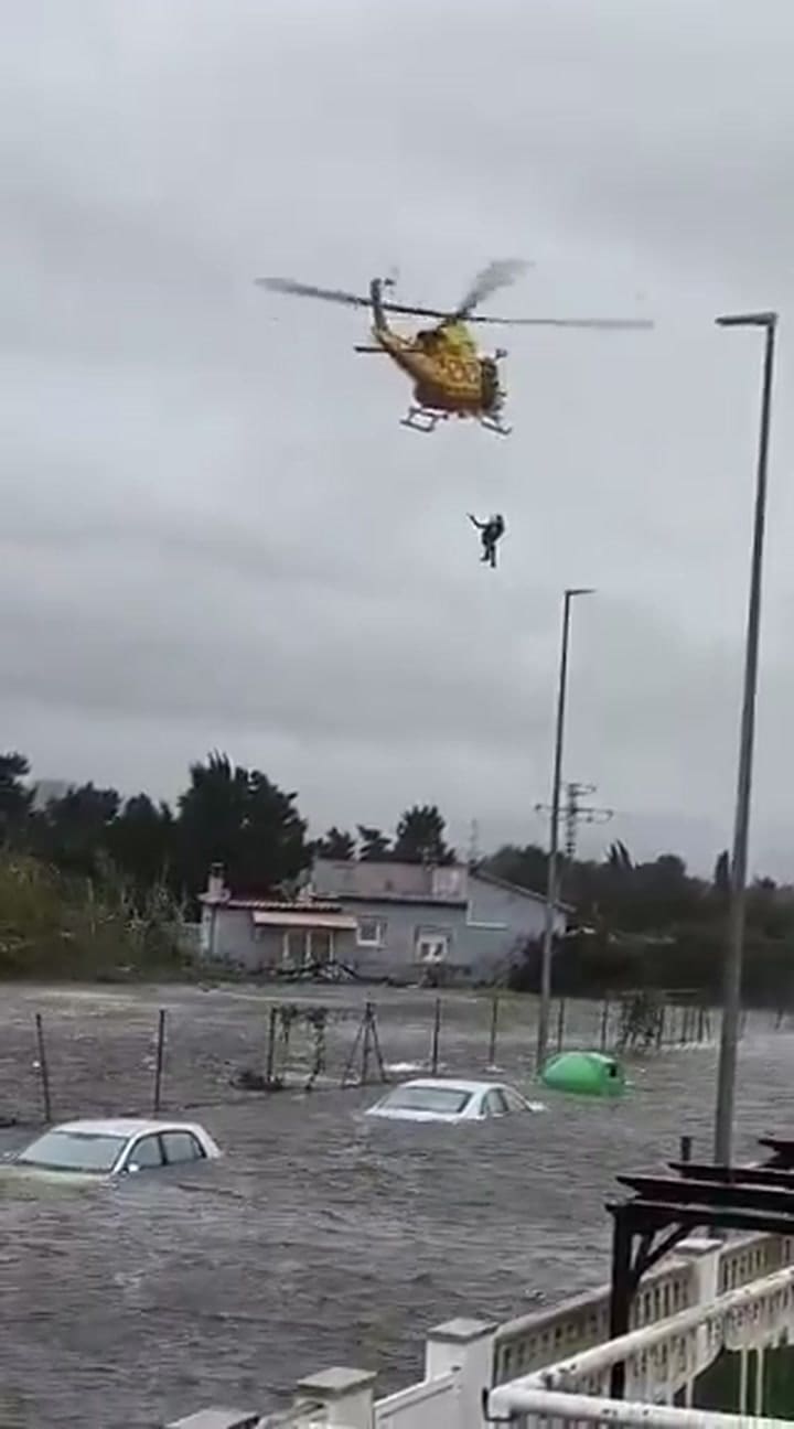 Un rescate durante las inundaciones en Valencia