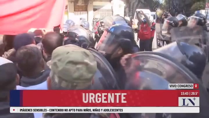 Tensión E Incidentes Entre La Policía Y Jubilados