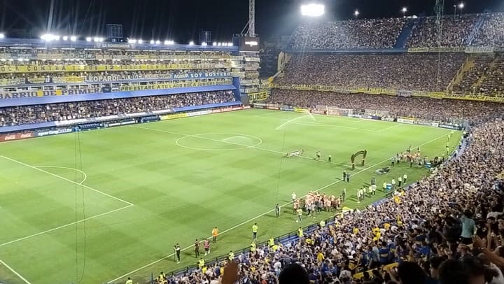 La Bombonera canta