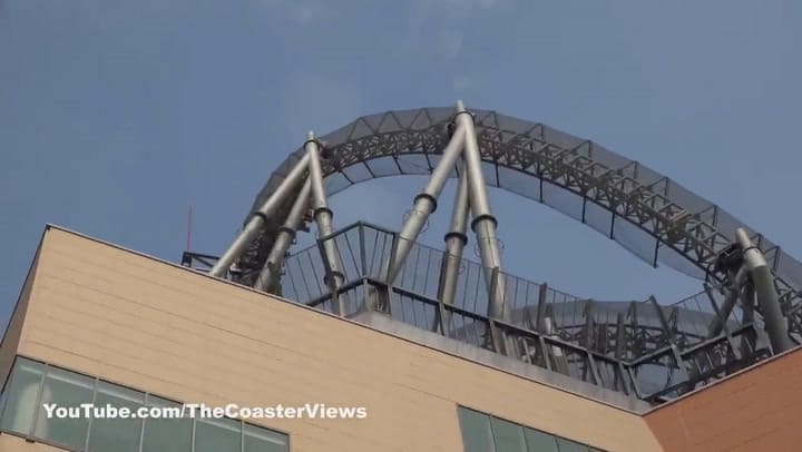 La montaña rusa Thunder Dolphin
