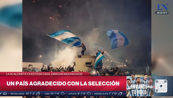 La seleccion argentina fue recibida por miles de hinchas