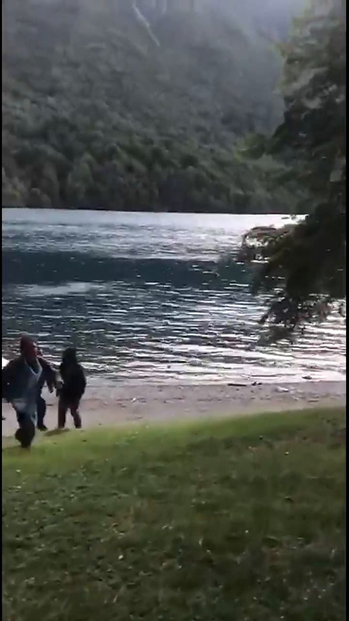 Imágenes de la irrupción de Juan Grabois en Lago Escondido