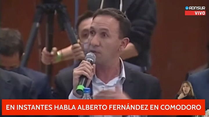 En medio del reclamo de un intendente se interrumpió la transmisión de un acto de Fernández -