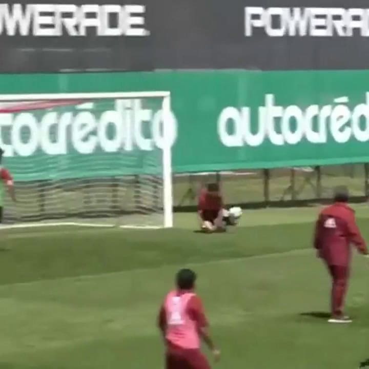 Enzo Pérez y un video de sus habilidades en el arco que se hizo viral
