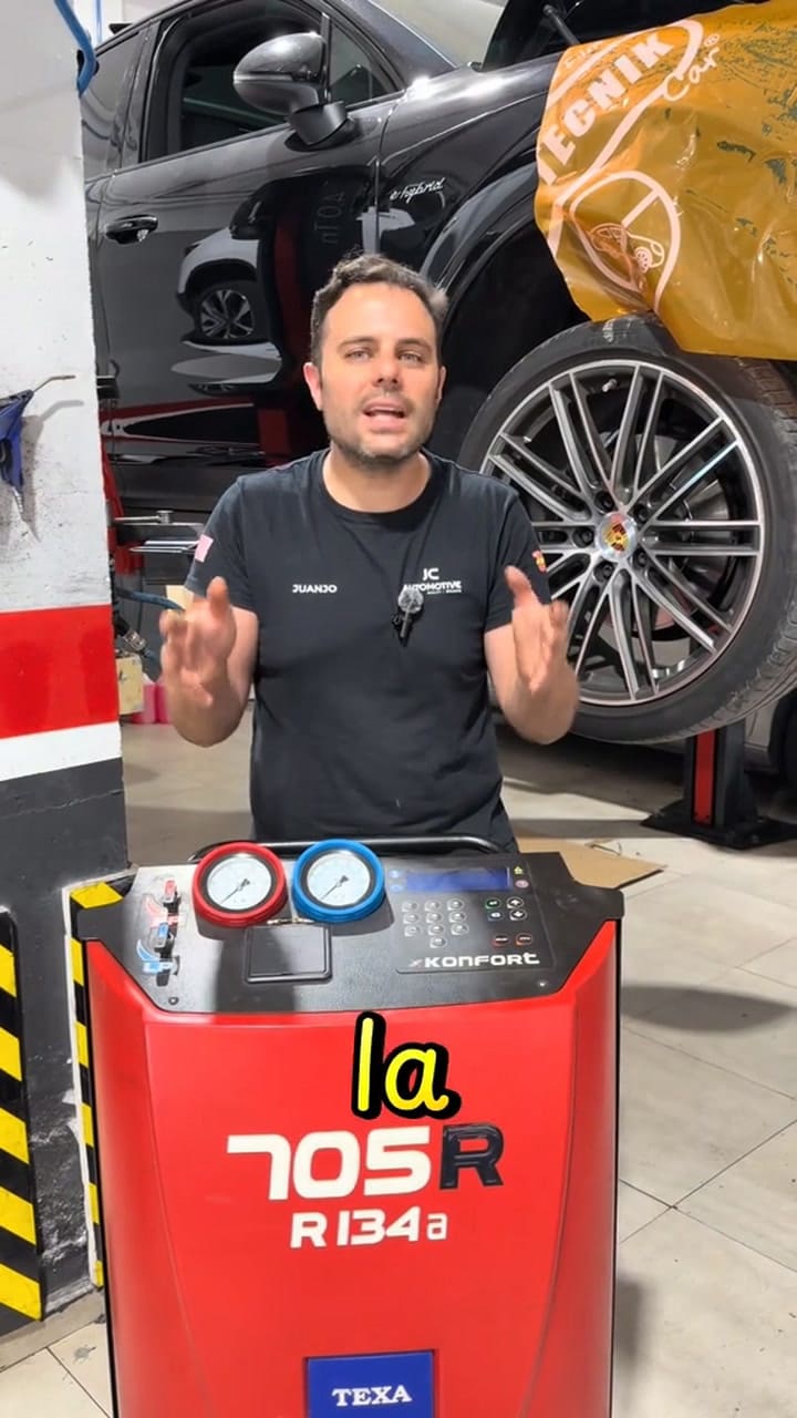 Un mecánico explicó por qué no hay que cargar el gas del aire acondicionado del auto