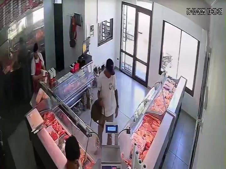 Entró a robar una carnicería en Rosario y casi termina acuchillado: la brutal reacción de los carniceros