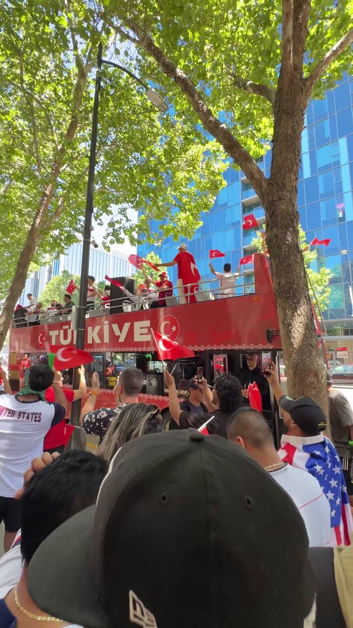 La hinchada turca espera por Paraguay