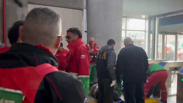 Un desperfecto en una escalera mecánica provocó la caída de 11 personas en la estación Sáenz del Belgrano Sur