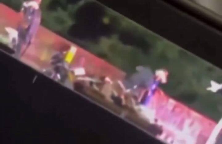 Un policía brasileño arrojó a un hombre a un río