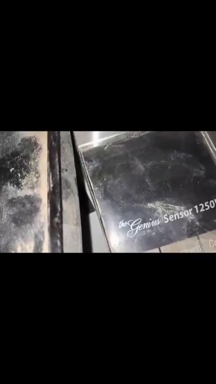 El desgarrador video de una pareja atrapada bajo los escombros en Venezuela
