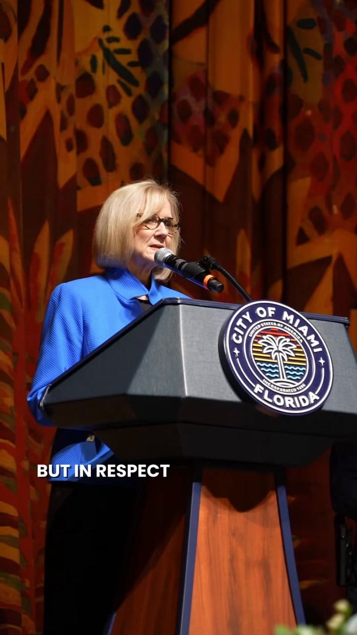 Eileen Higgins durante la asunción de Edwin López