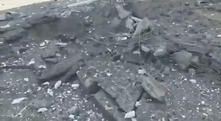 Guerra Rusia-Ucrania: el momento del impacto de un misil a pocos metros de civiles