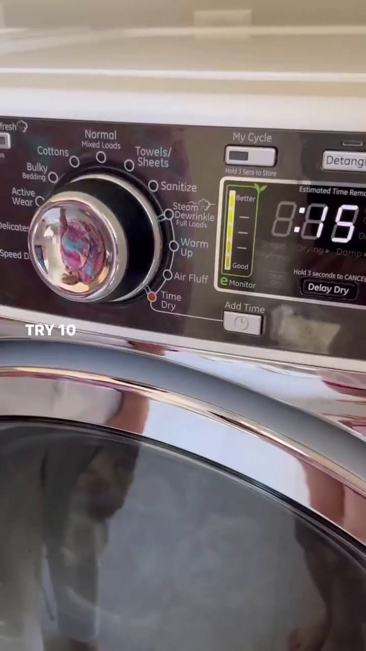El truco casero para tener la ropa estirada sin planchar