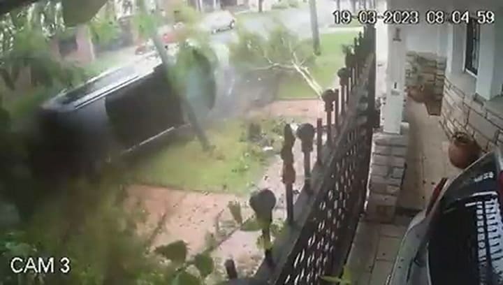 Robó un auto en Mar del Plata, pero terminó su raid con un violento vuelco