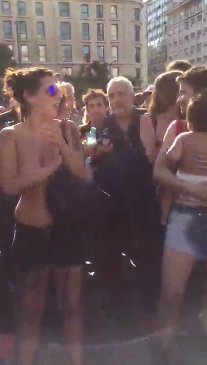 Afuera macho, afuera'