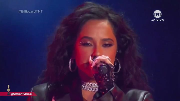 Becky G se presentó en los Billboard 2022 con sus mejores éxitos