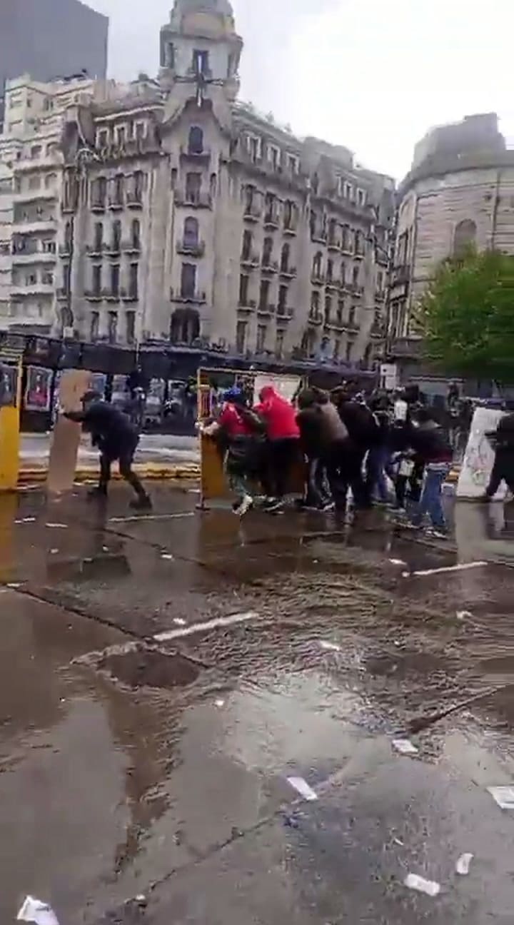 Incidentes durante la Marcha Federal Universitaria en las inmediaciones del Congreso
