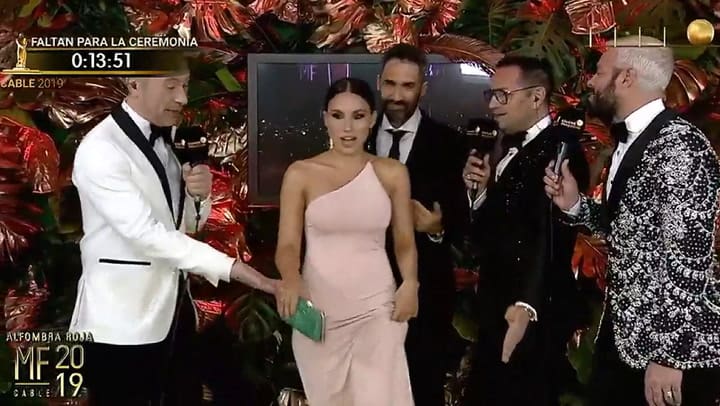 El Pollo Álvarez y Tefi Russo en la alfombra roja MF 2019 - Fuente: Ciudad Magazine