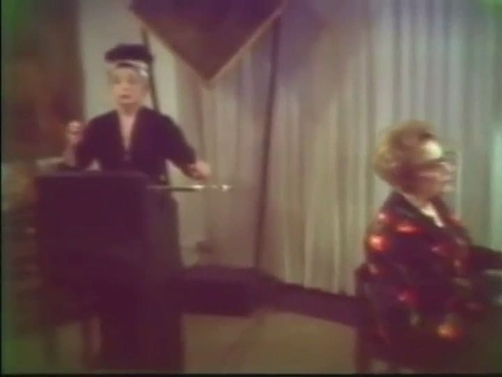 Clara Rockmore toca el theremin - Fuente: YouTube
