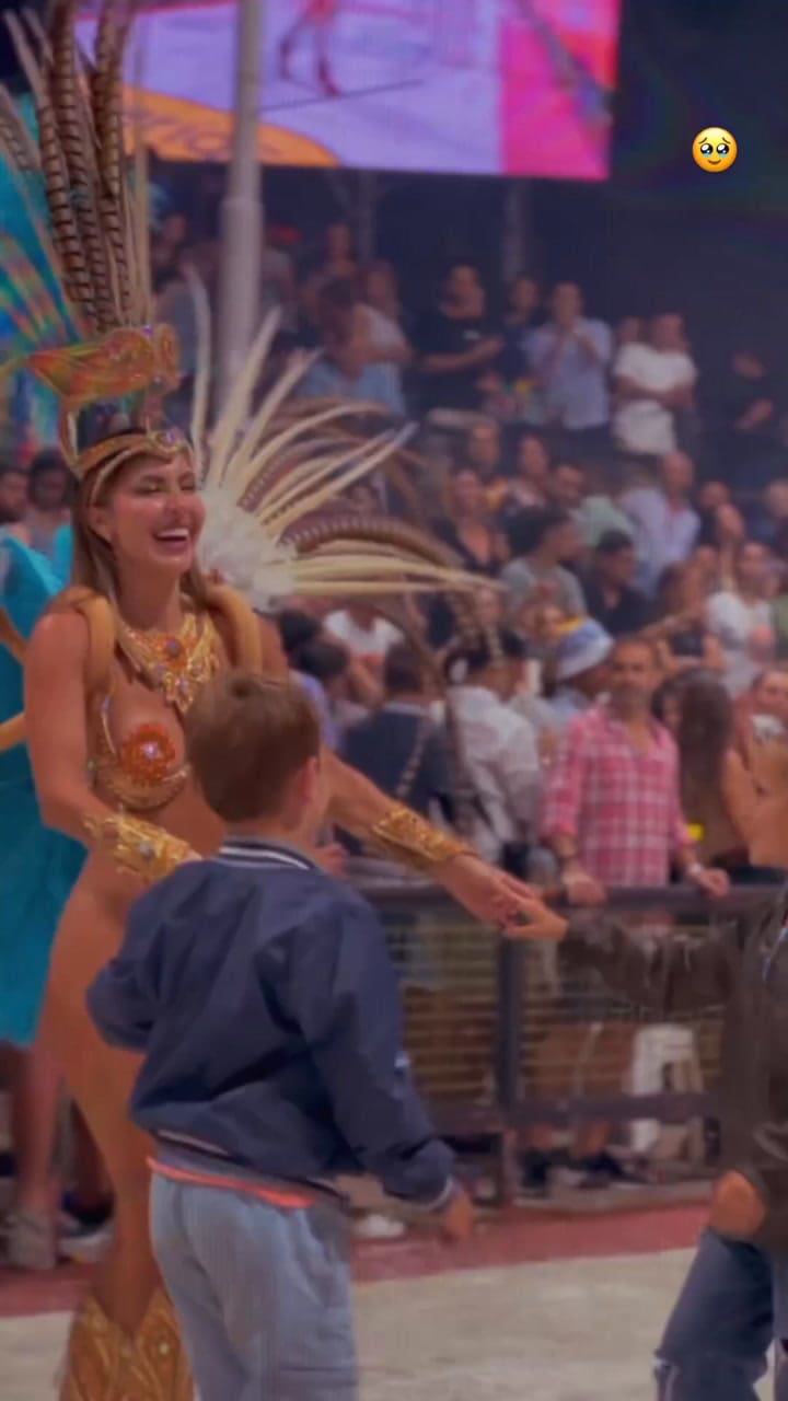 El impactante look de Muri, la esposa de Lisandro Martínez, que sorprendió en el carnaval de Gualeguaychú: “Representando a la Selección”