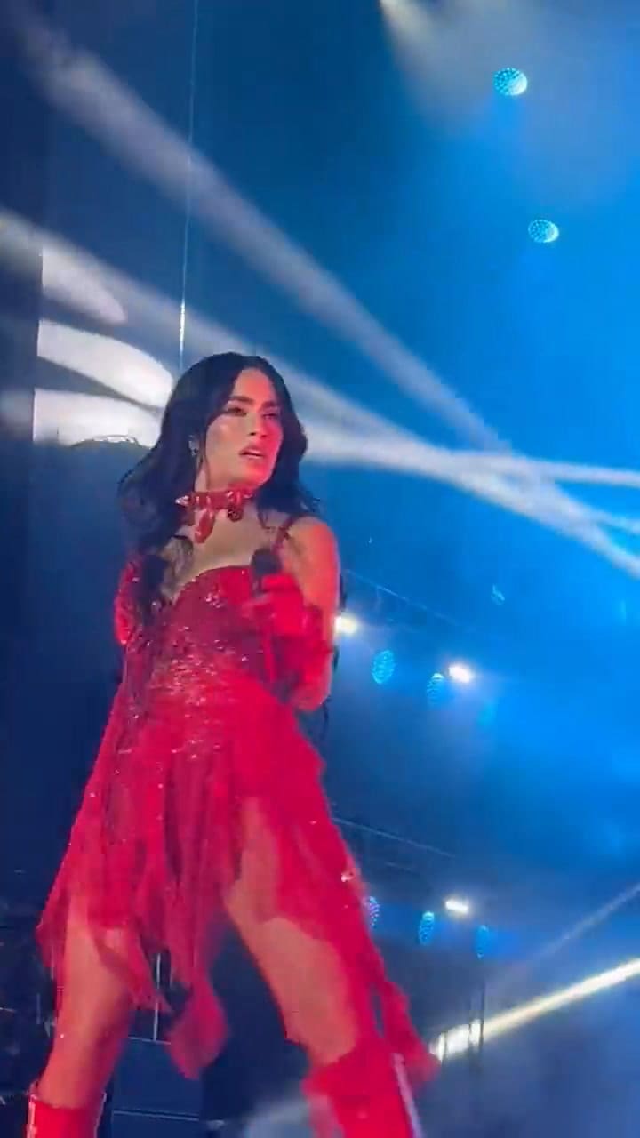 Lali Espósito se quedó sin sonido en medio de su recital en el Hipódromo y reaccionó así