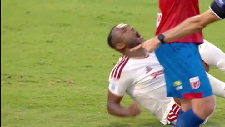La grave lesión que sufrió Ayoub El Kaabi en el fútbol de Grecia
