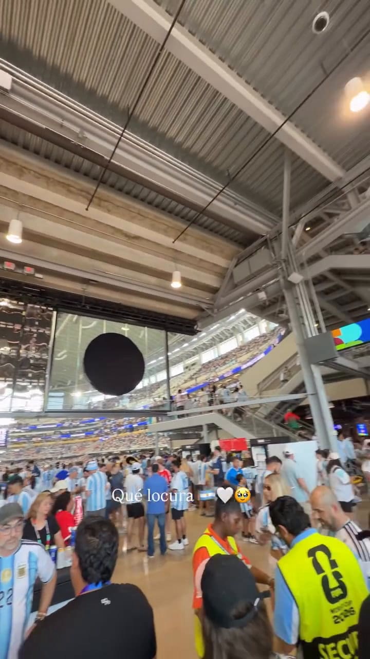 La hinchada argentina durante la previa frente a Austria