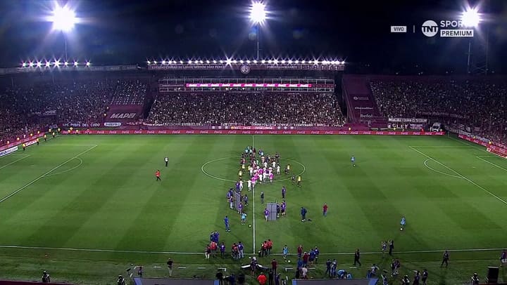 "Chiqui Tapia botón", el canto de los hinchas de Lanús
