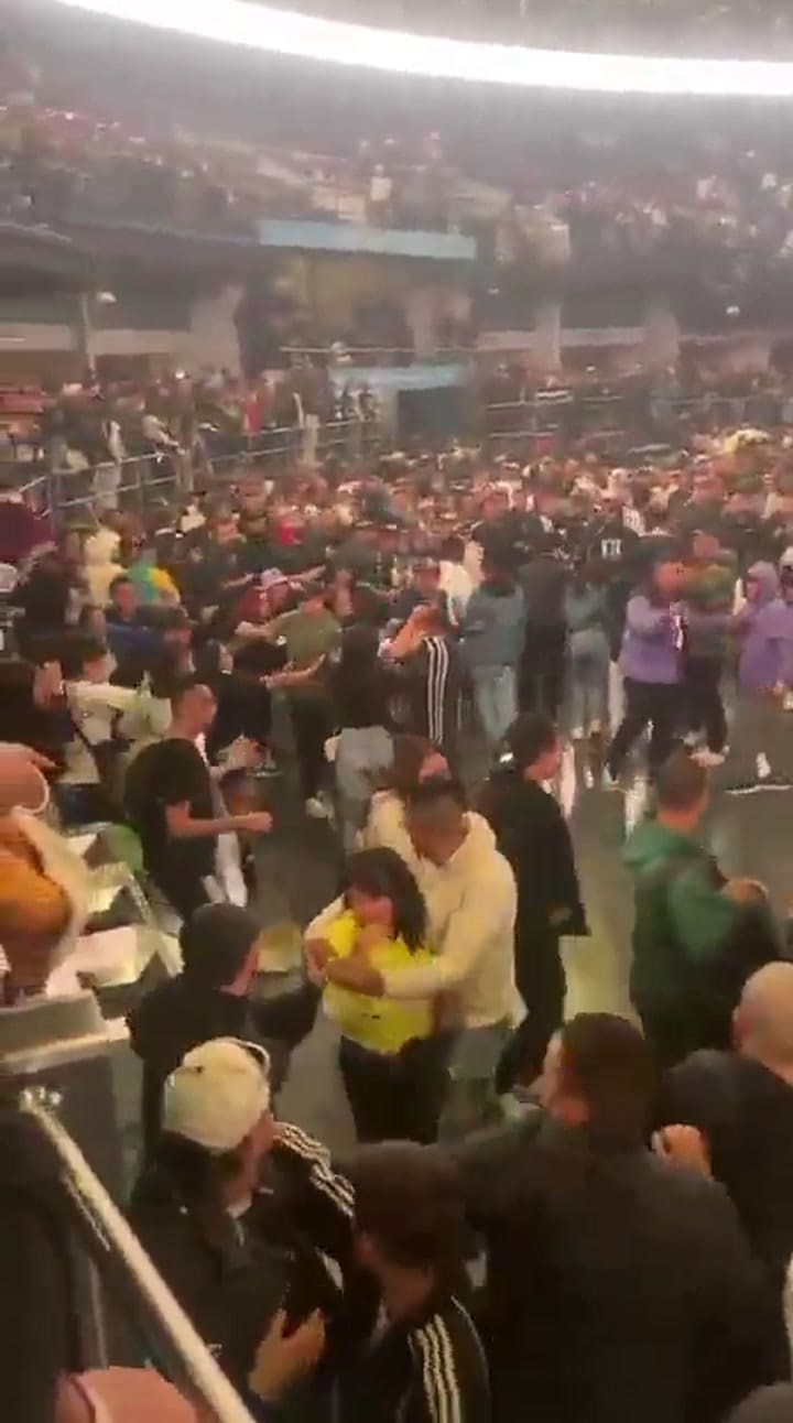 Batalla campal y descontrol en un recital de Damas Gratis en Colombia: hay al menos un muerto