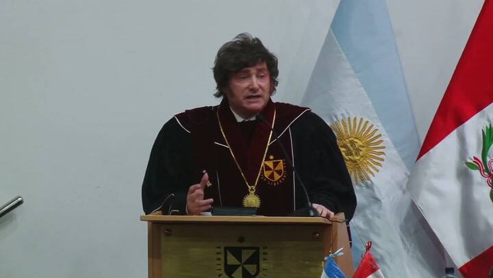 fue distinguido con el título de Doctor Honoris Causa