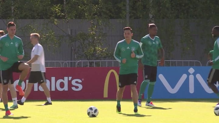 ¿Por qué Mesut Özil decidió abandonar la selección alemana? - Fuente: AFP